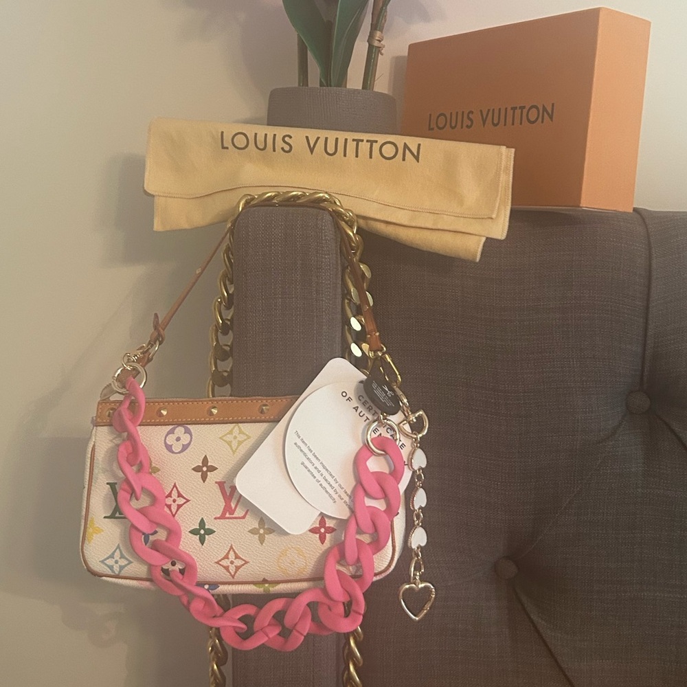 Louis Vuitton White Luxury Takashi Murakami Pochette - Picture 3 of 11